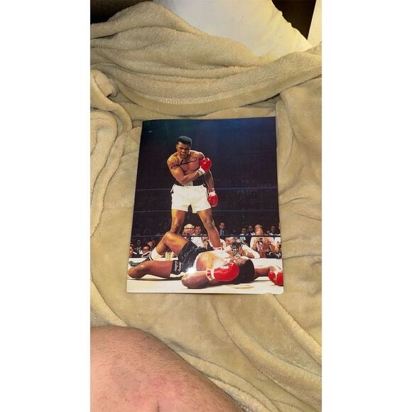 Muhammad Ali Signed Original Boxing Collectible Photos - Picture 2 of 2